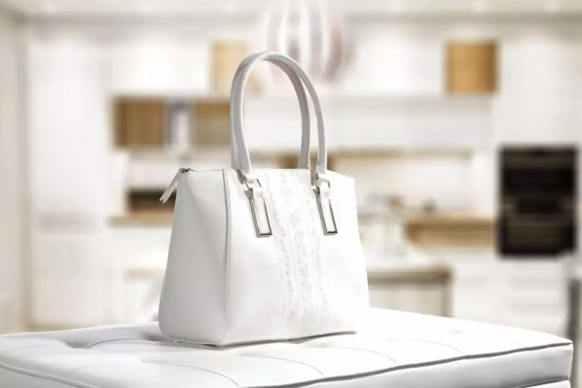 beyaz çanta modeli örneği