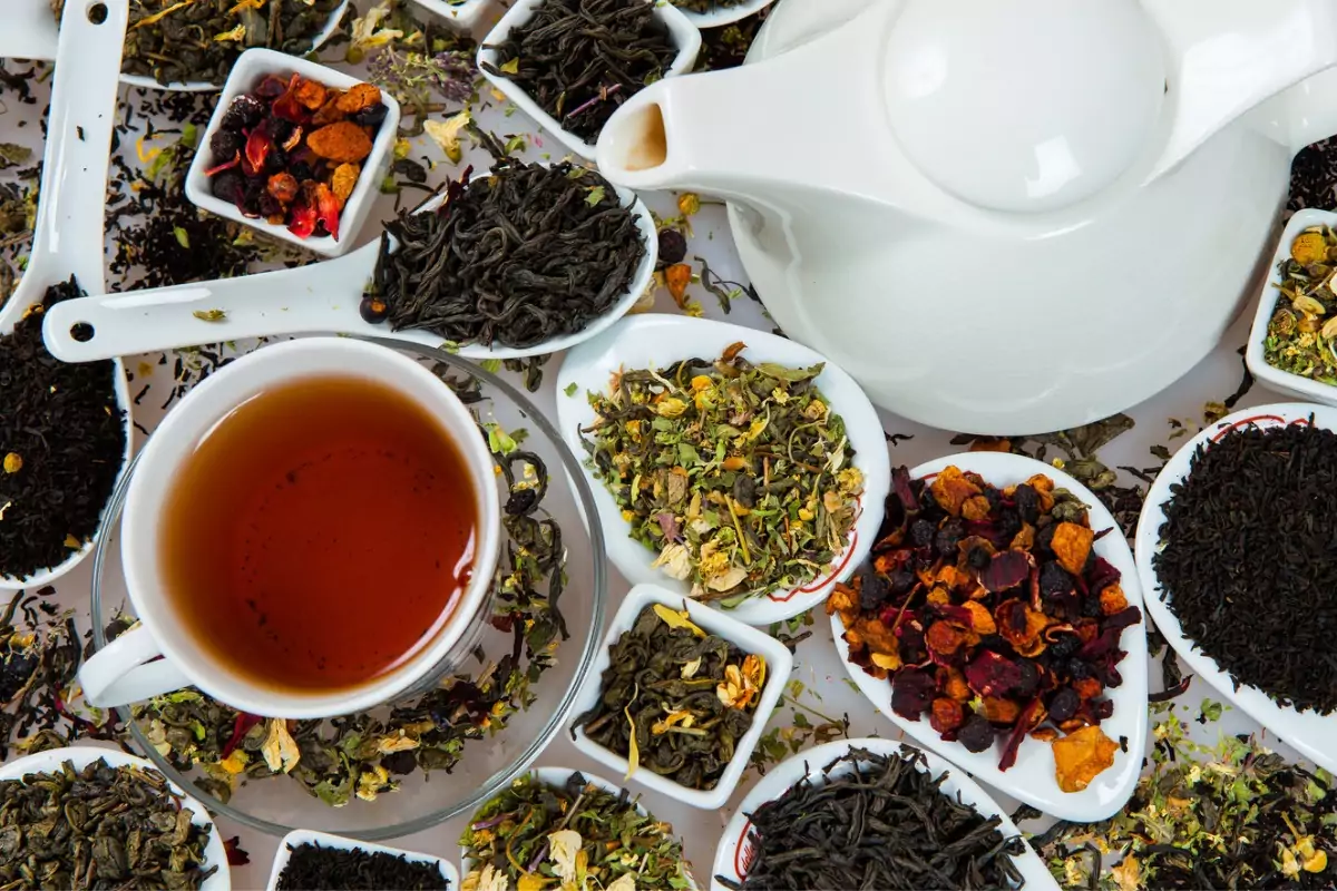 Adet söktürücü çay, doğal yöntemler arasındadır. Adet söktürücü çay olarak bazı bitkiler kullanılmaktadır.